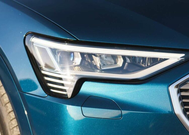 audi etron priekiniai zibintai