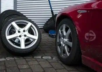 automobilio padangos ratlankiai
