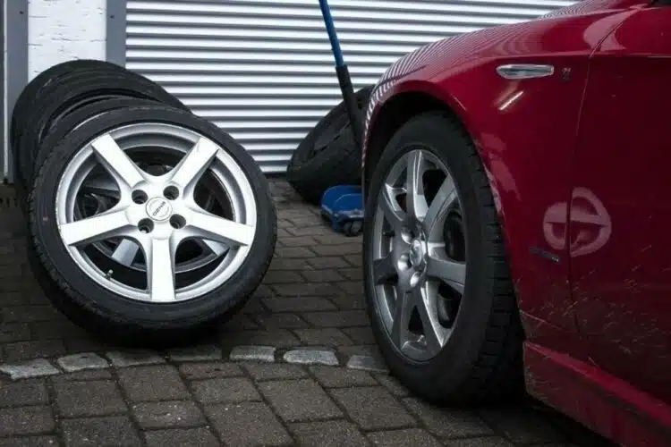 automobilio padangos ratlankiai