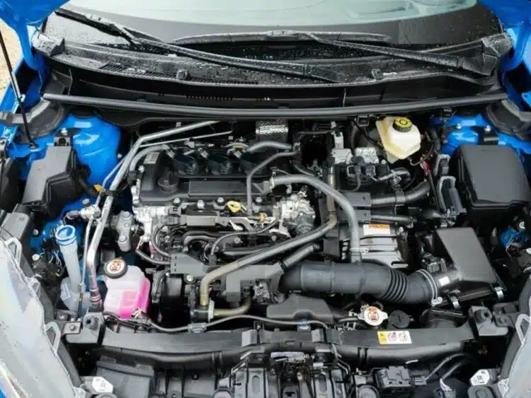 automobilio variklio skyrius variklis variklios trukciojimas automobilis trukcioja