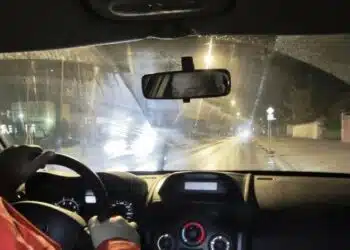 blogai nuvalomas automobilio priekinis stiklas priekinio stiklo valytuvai