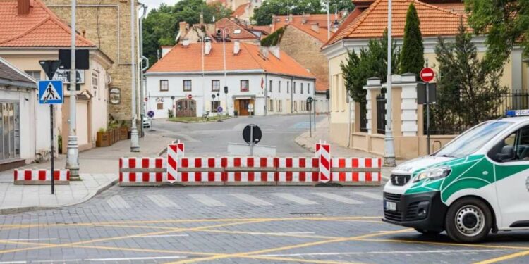 eismo ribojimai vilniuje policijos tarnybinis automobilis