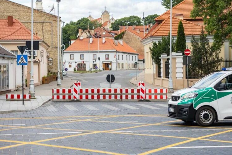 eismo ribojimai vilniuje policijos tarnybinis automobilis