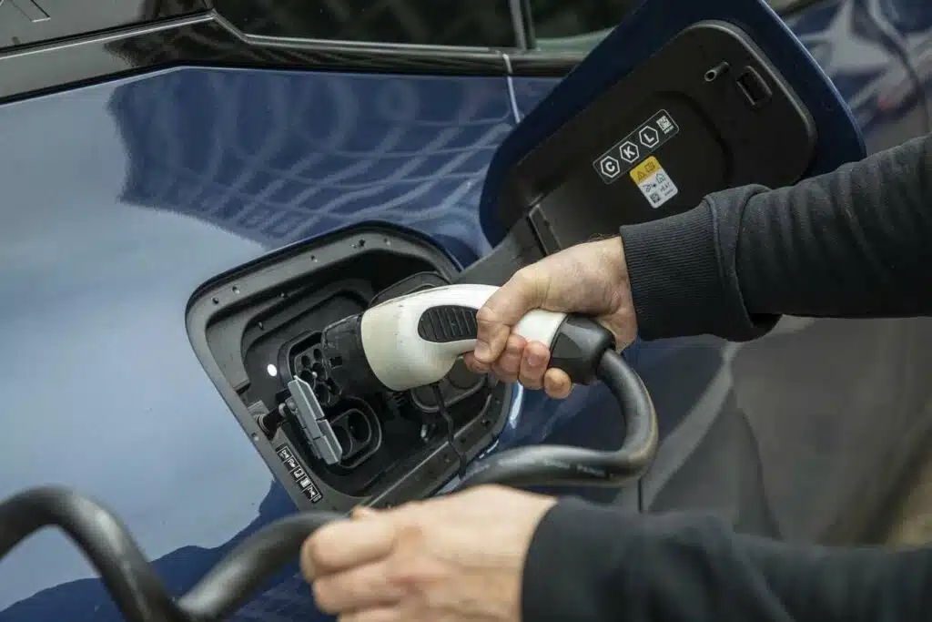 elektromobilis elektromobilio ikrovimas ikrovimo laidas