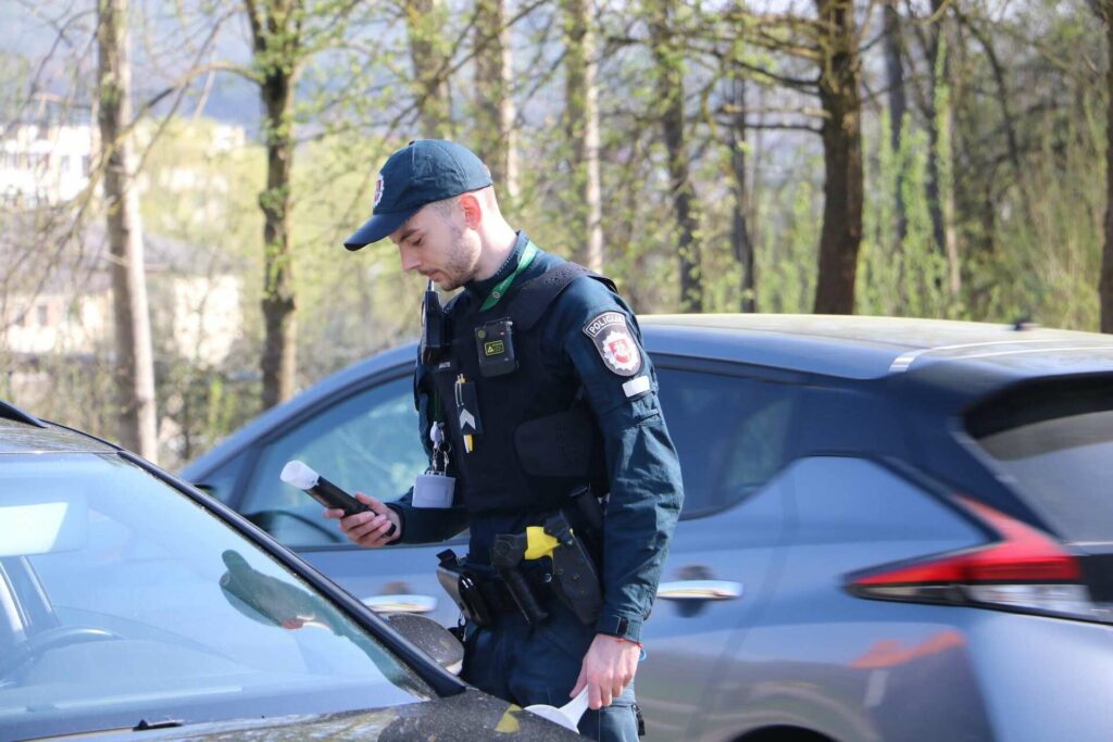 policijos pareigunas alkotesteris blaivumo patikra