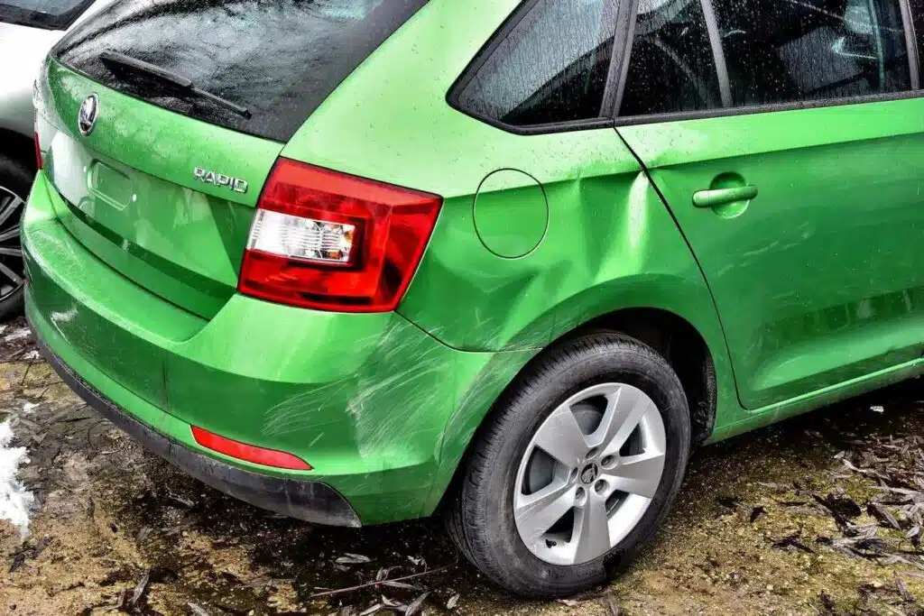 skoda rapid bamperio ir sparno pazeidimai