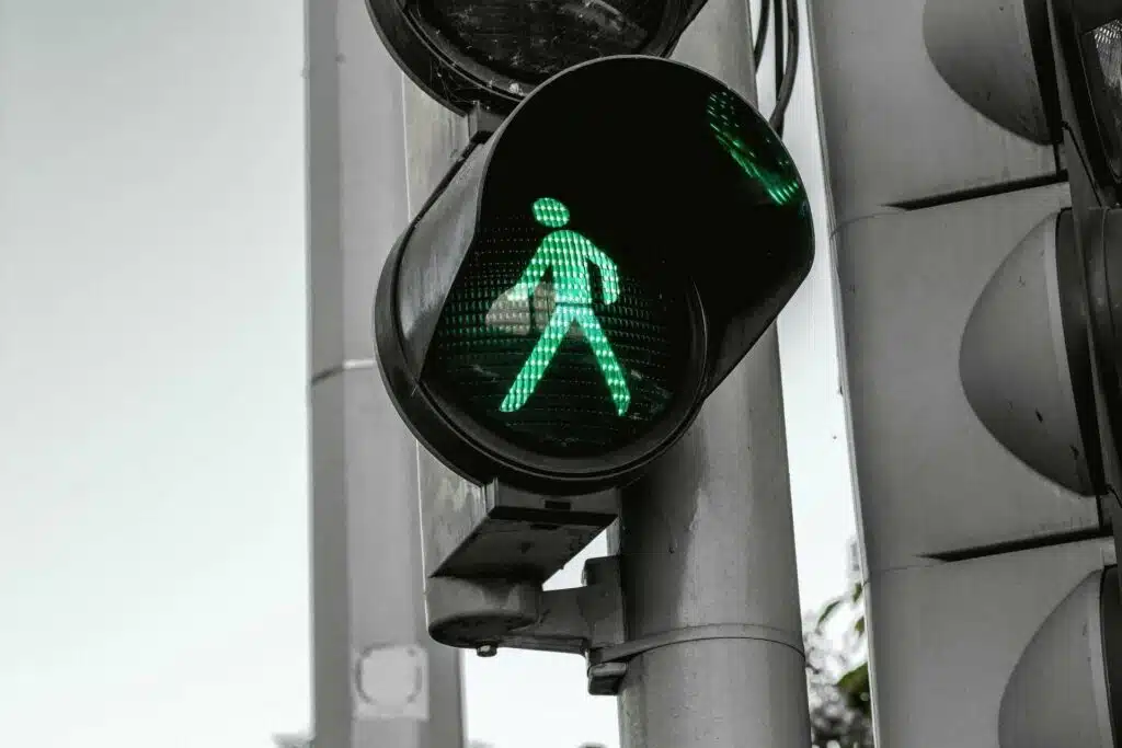 sviesoforas zalia sviesoforo spalva leidziamas sviesoforo signalas