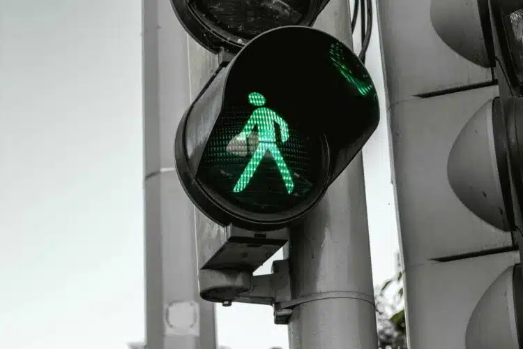 sviesoforas zalia sviesoforo spalva leidziamas sviesoforo signalas