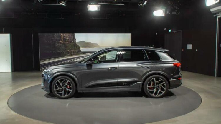 Audi Q6 e-tron elektromobilis