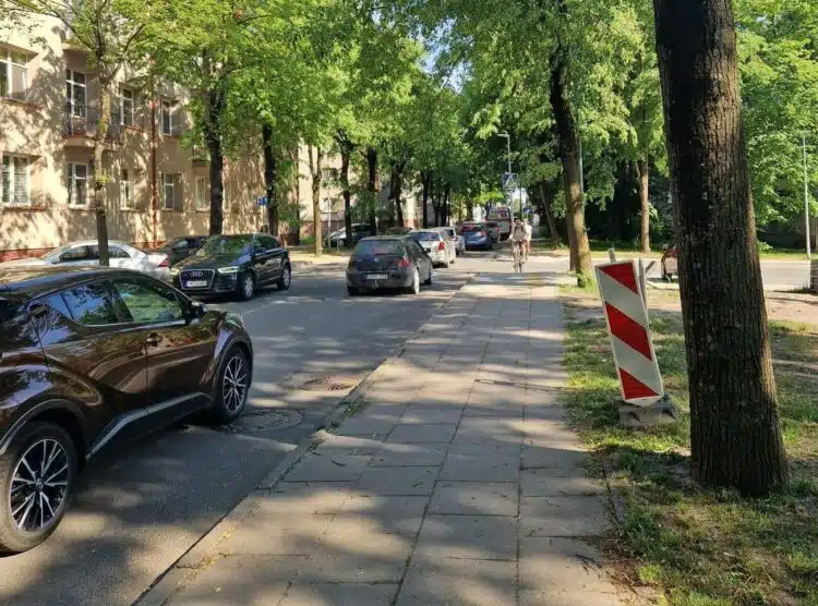 Sportininkų gatvę išklos naujais šaligatviais