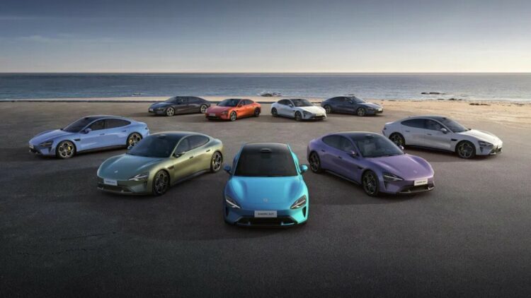 Xiaomi SU7 pirmasis Kinijos technologijų milžinės automobilis