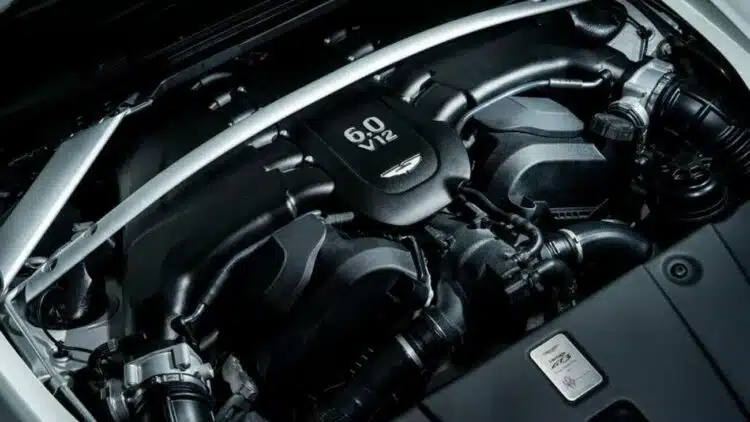 aston martin v12 vidaus degimo variklis