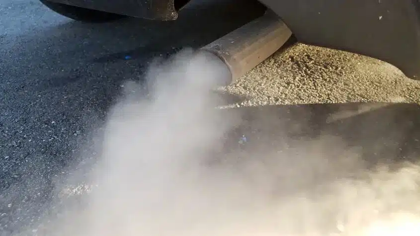 automobilio ismetamuju duju spalva ismetamosios dujos