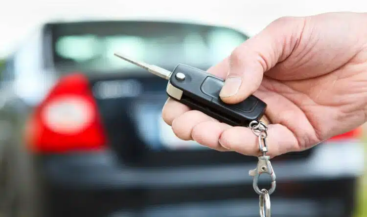 automobilio raktas automobilio uzrakinimas automobilis