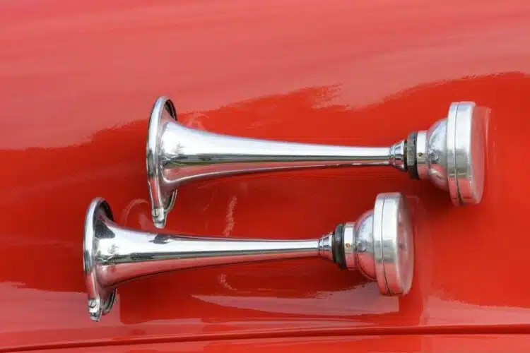 automobilio signalas