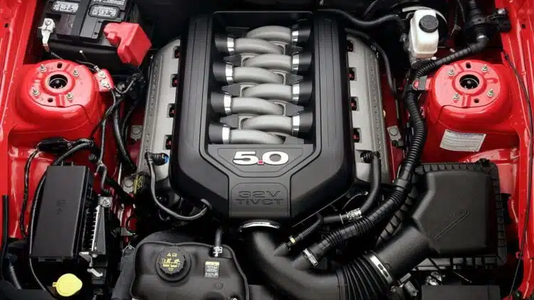 ford mustang v8 benzininis variklis
