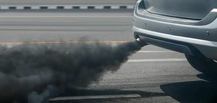 juodi dumai juodas dumas automobilio ismetamuju duju spalva
