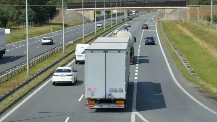 kelias transportas automobiliai vilkikas