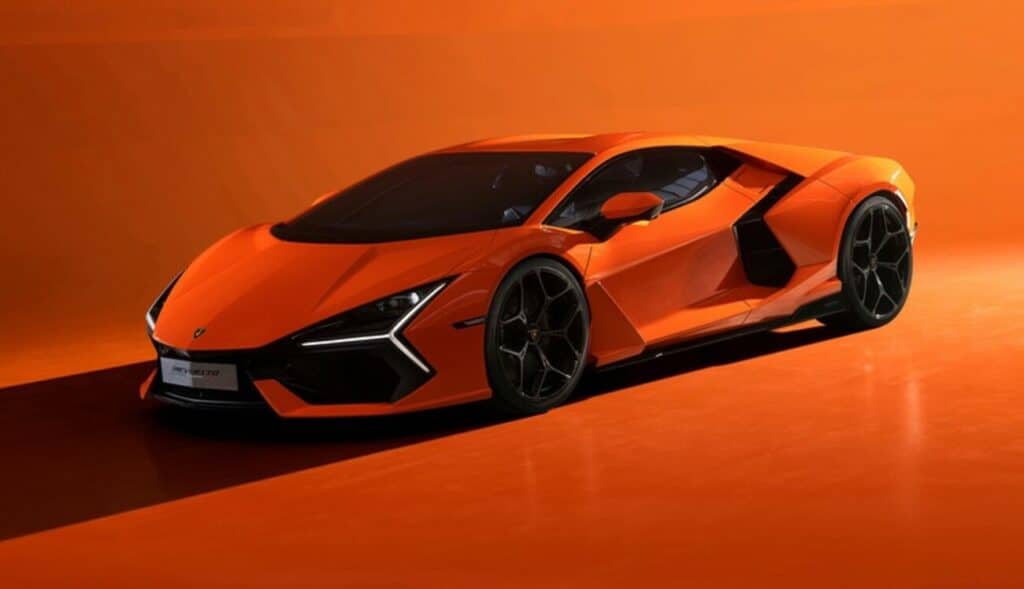 lamborghini revuelto hibridinis automobilis