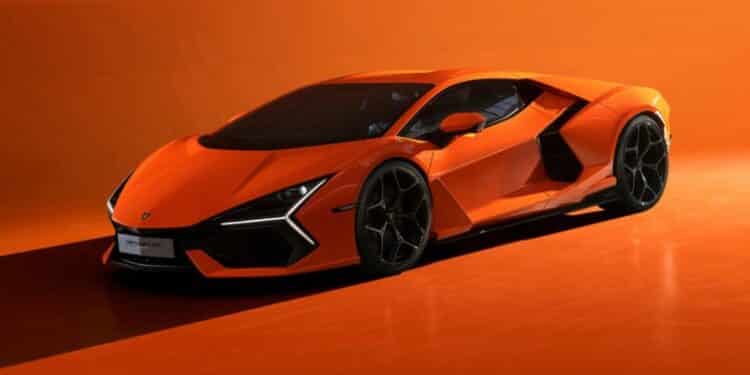 lamborghini revuelto hibridinis automobilis