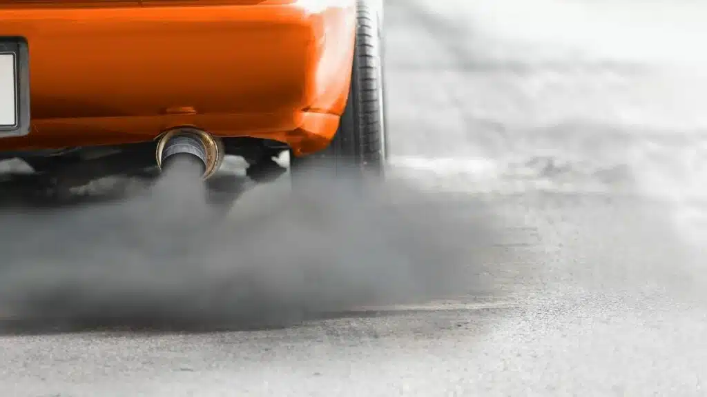 pilki dumai pilkas dumas automobilio ismetamuju duju spalva