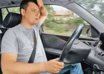 siluma automobilyje vasara karstis