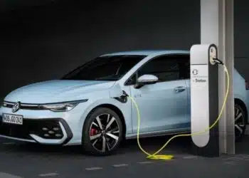 volkswagen gte is tinklo ikraunamas hibridinis automobilis