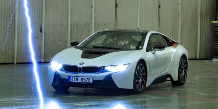 zaibas trenke i automobili bmw i8