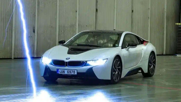zaibas trenke i automobili bmw i8