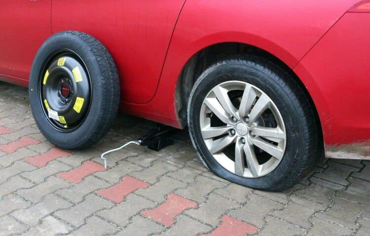 automobilio ratu keitimas rato keitimas