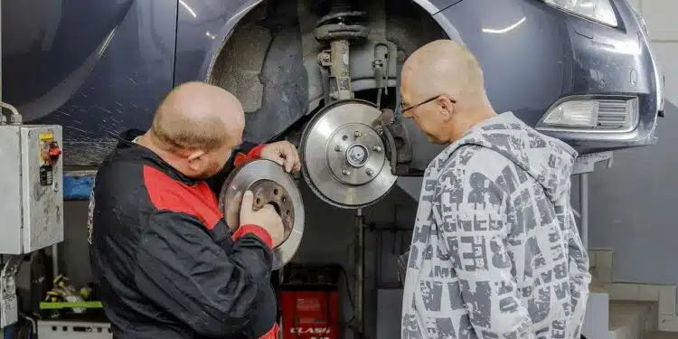 autoservisas mechanikas automobilis stabdziai stabdziu diskas