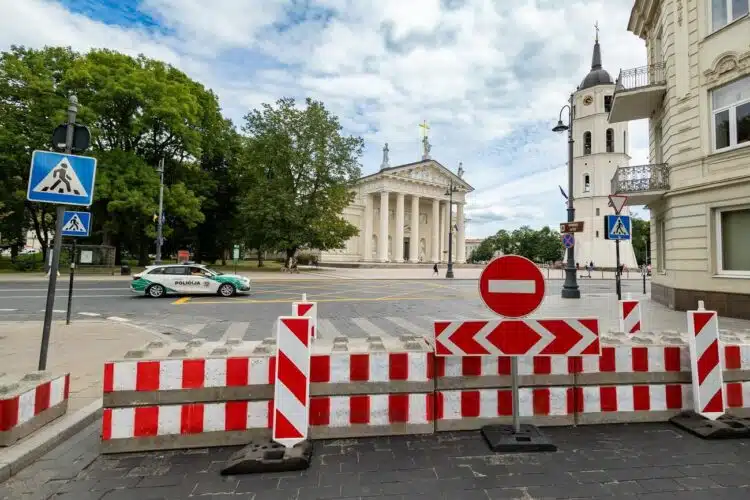 eismo ribojimai vilniuje uzdaryta gatve uzdarytas eismas katedra