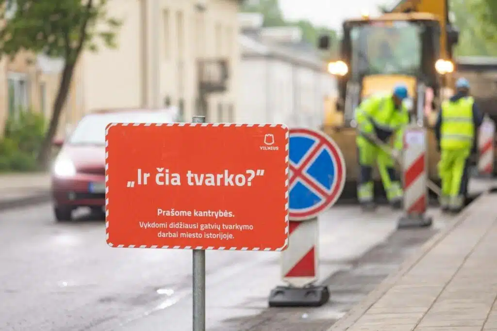 kelio darbai ir cia tvarko