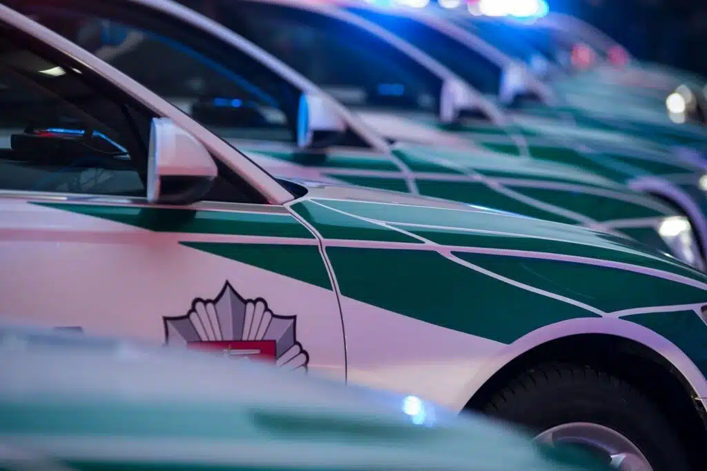 policijos tarnybiniai automobiliai reidas policijos reidai