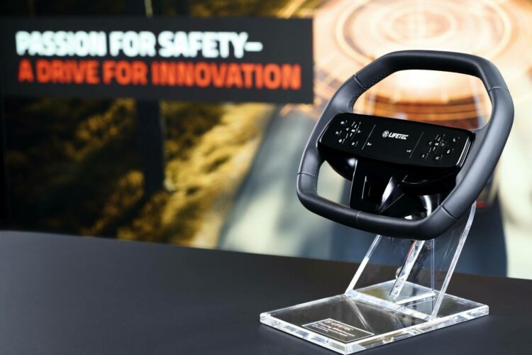 zf lifetec vairas su ekranu