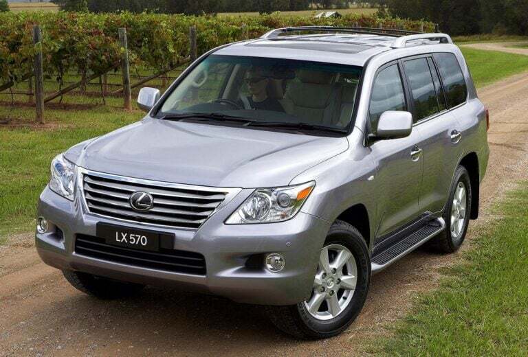 Lexus lx570 automobilis 5.7 V8 variklis