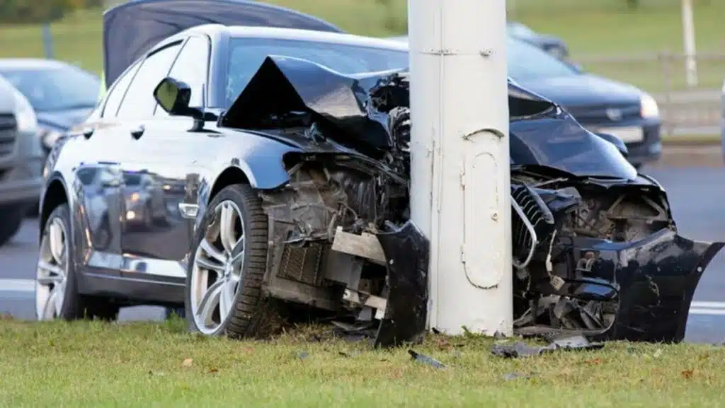 automobilio avarija eismo ivykis stulpas