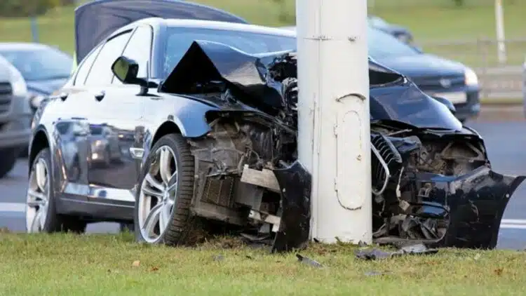 automobilio avarija eismo ivykis stulpas