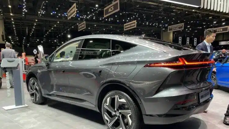 mg s9 kiniskas elektromobilis