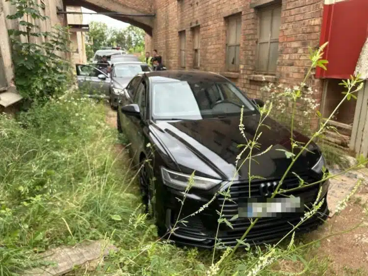 neblaivaus vairuotojo audi automobilis