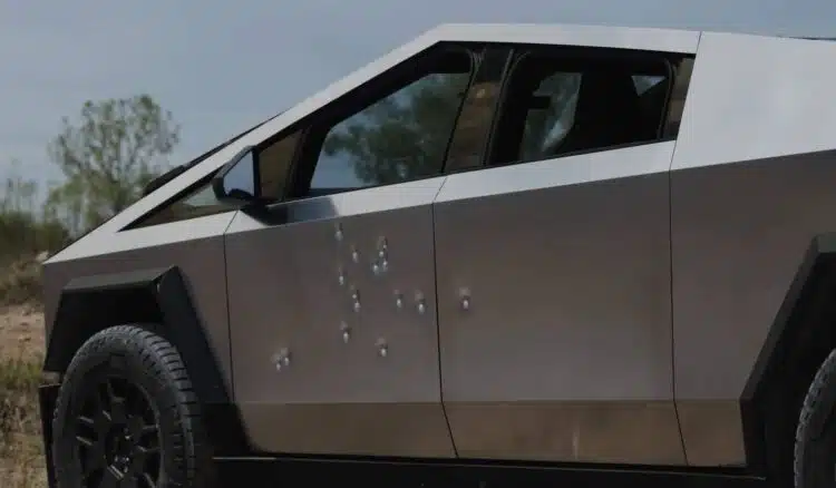 nepersaunamas tesla cybertruck kebulas