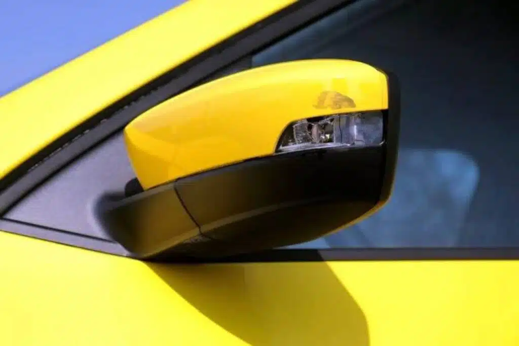 pazeistas automobilio veidrodelis
