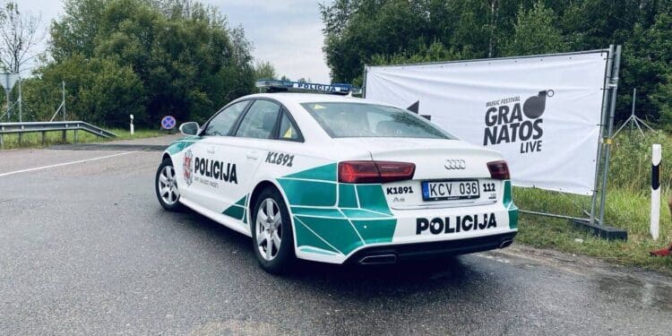 policijos tarnybinis automobilis audi granatos live festivalis