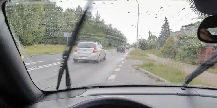 purvinas automobilios priekinis stiklas