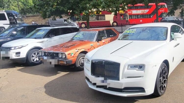 Britų policija konfiskavo kelis prabangius automobilius