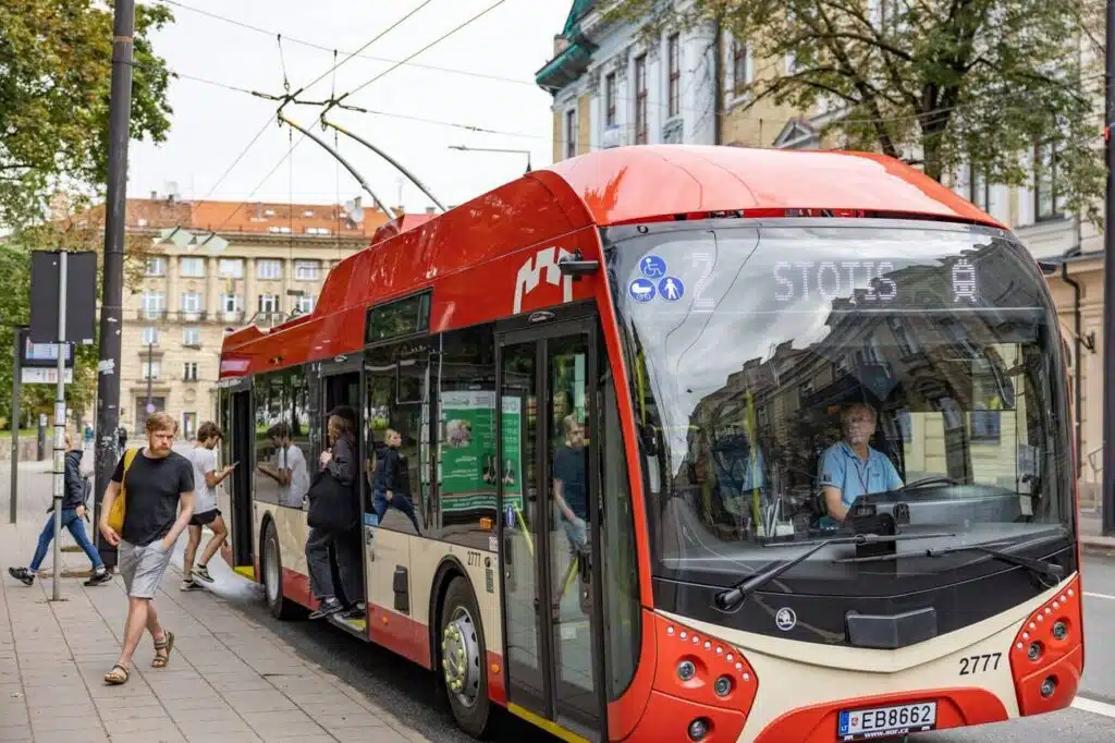 Sostinės gatvėmis jau kursuoja 20 naujų troleibusų