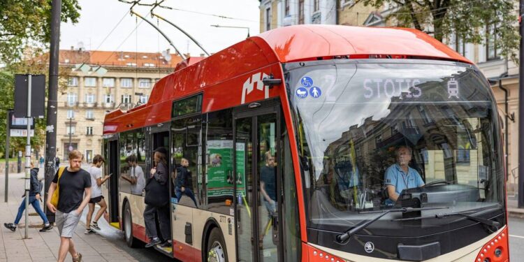 Sostinės gatvėmis jau kursuoja 20 naujų troleibusų