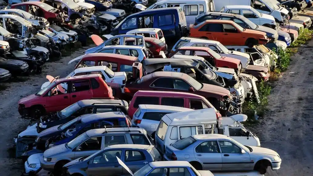 automobilio mirties liudjimas metalo lauzas automobiliu savartynas