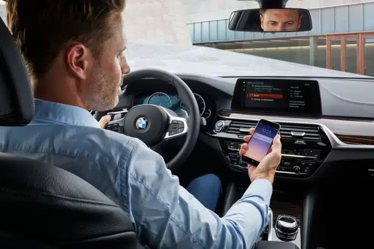 bmw 530e iperformance connected plus technologija
