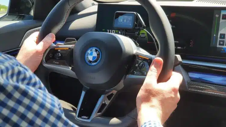 bmw vairas vairuotojas spidometras
